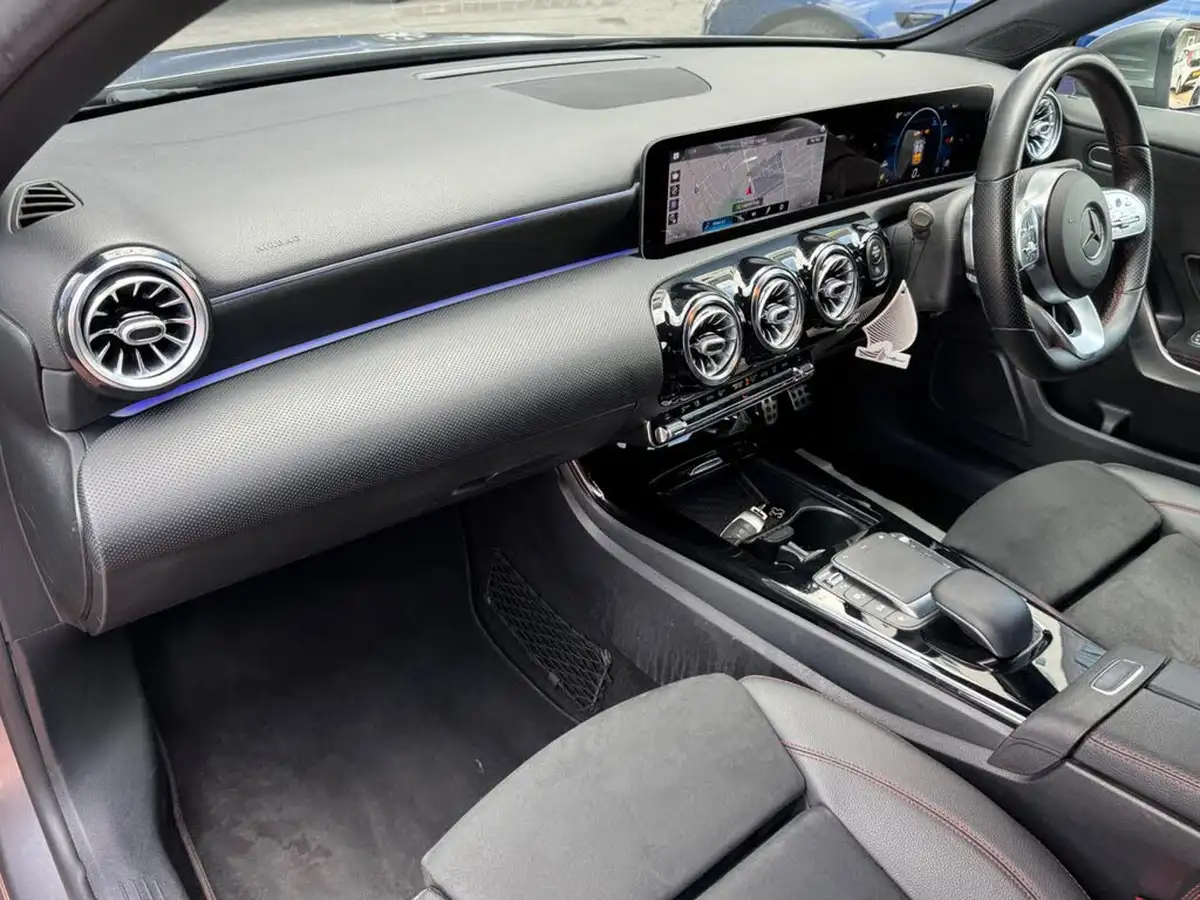 2020-mercedes-benz-a-class-13-a200-amg-line-executive-saloon-4d-7g-dct-big-13