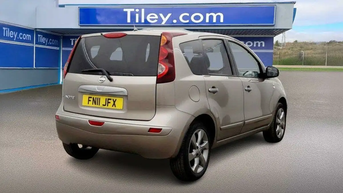 2011-nissan-note-16-n-tec-big-5