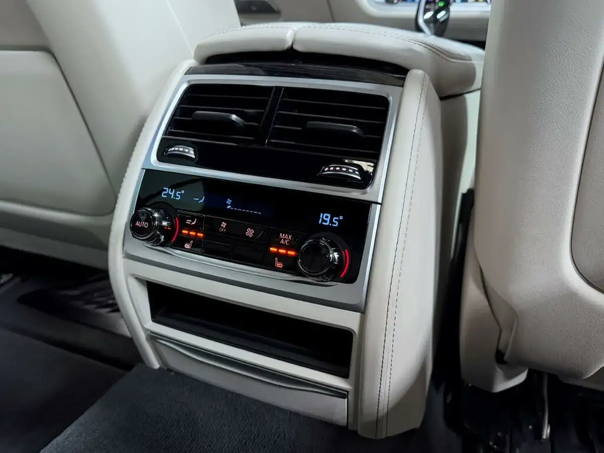 2021-bmw-7-series-30-745e-m-sport-big-39
