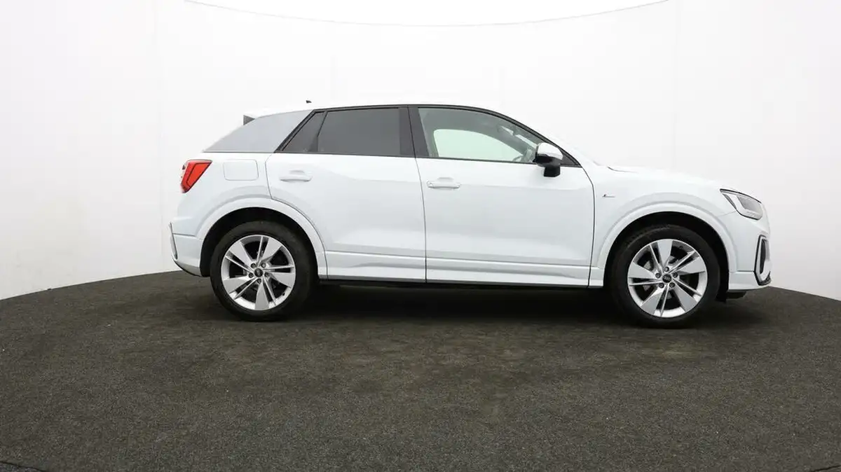 2021-audi-q2-10-30-tfsi-s-line-big-40