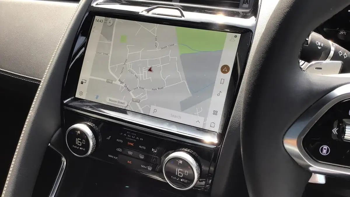 2024-jaguar-e-pace-15-p270e-r-dynamic-hse-black-big-10