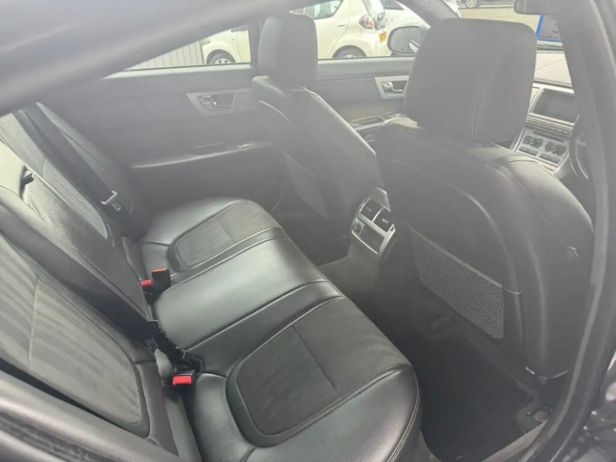 2014-jaguar-xf-22td-r-sport-200ps-saloon-4d-big-20