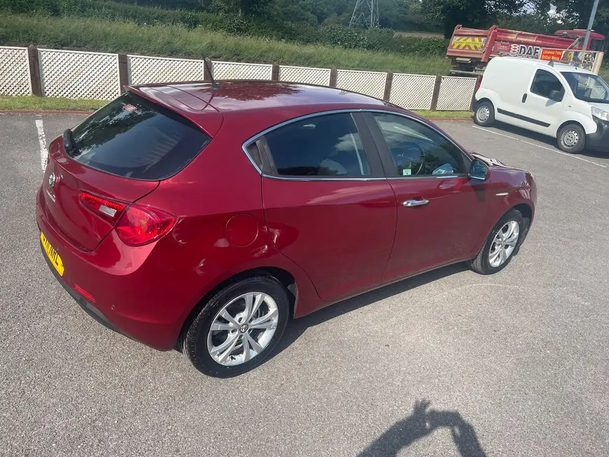 2011-alfa-romeo-giulietta-14-lusso-tb-multiair-170bhp-big-14