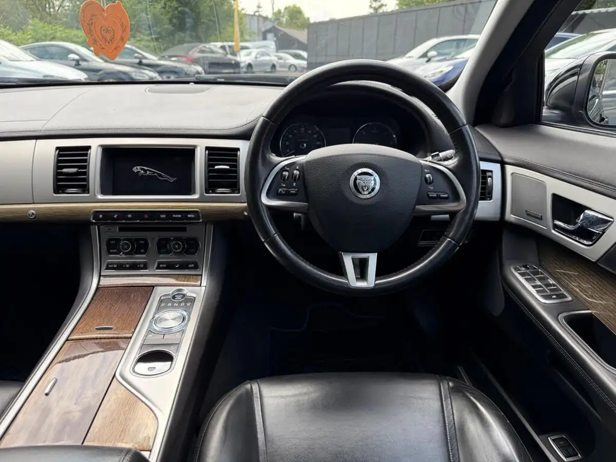 2013-jaguar-xf-22td-premium-luxury-200ps-ss-sportbrake-5d-auto-big-26