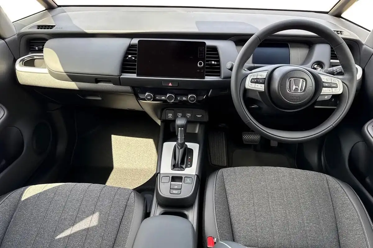 2025-honda-jazz-15-i-mmd-advance-big-16