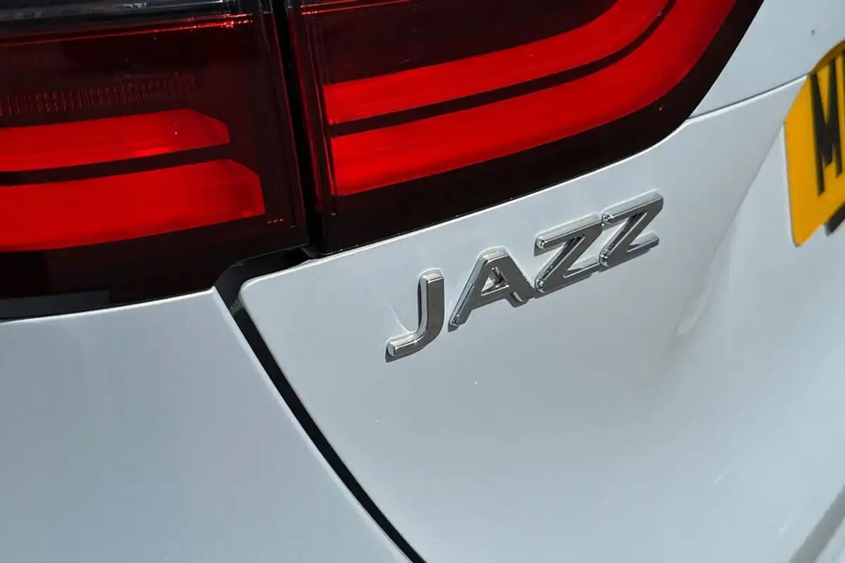 2025-honda-jazz-15-i-mmd-advance-big-40