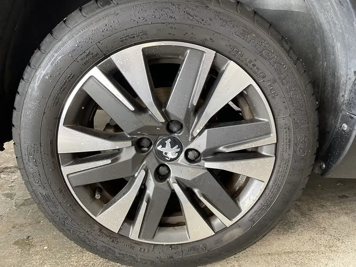 2019-peugeot-2008-suv-12-puretech-allure-82bhp-big-24