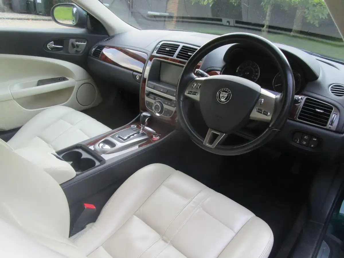 2007-jaguar-xk-42-coupe-big-24