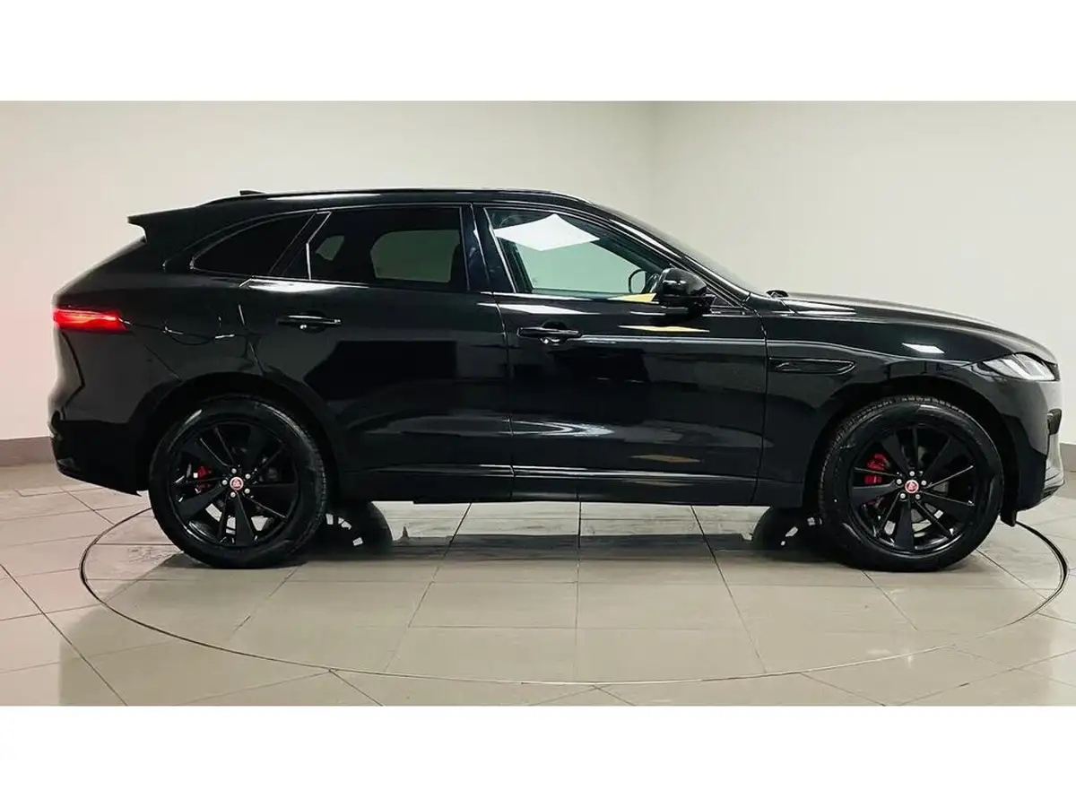 2022-jaguar-f-pace-20-d200-r-dynamic-black-big-8