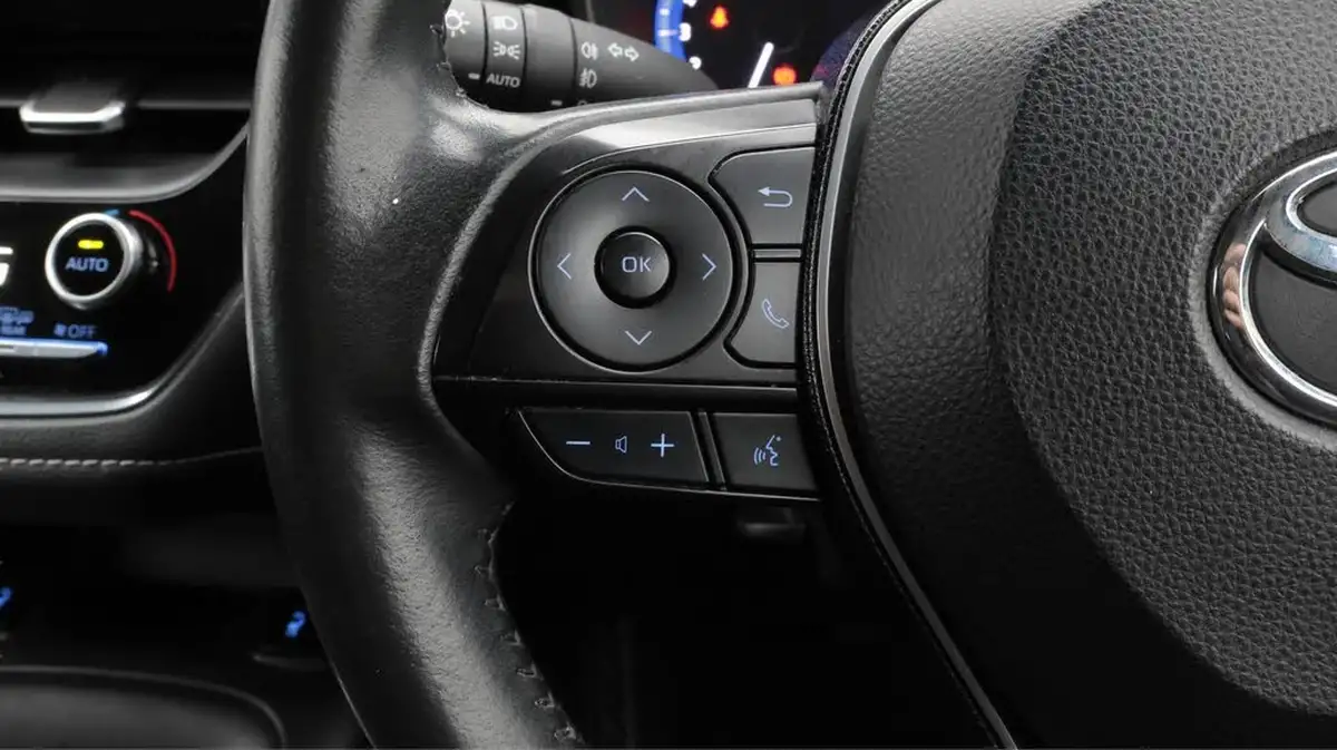 2020-toyota-corolla-18-vvt-i-design-trk-touring-sports-5d-big-24