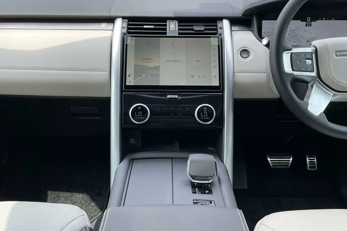 2025-land-rover-discovery-30-d350-metropolitan-edition-big-14