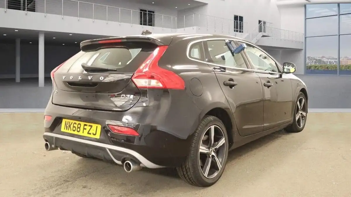 2018-volvo-v40-20td-d3-r-design-nav-plus-big-7