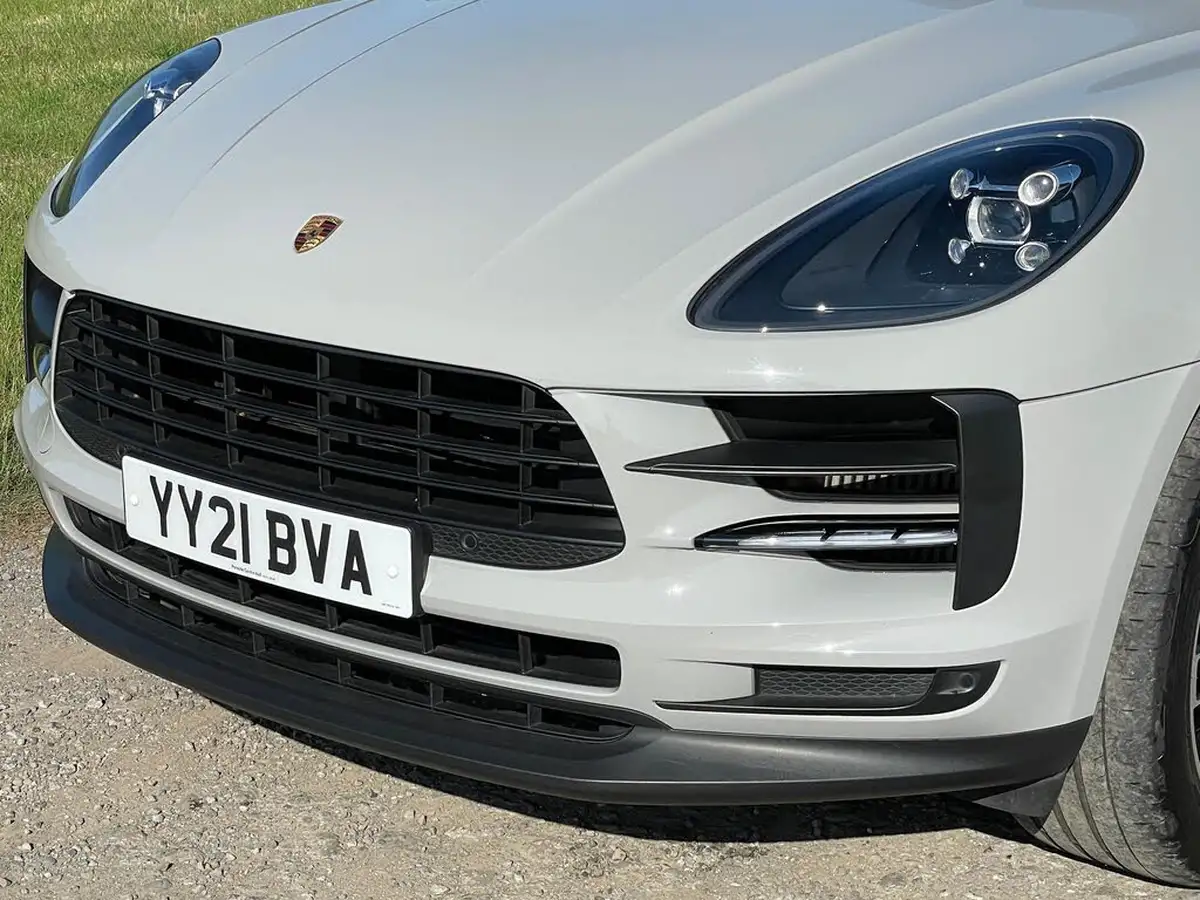 2021-porsche-macan-30-s-big-9