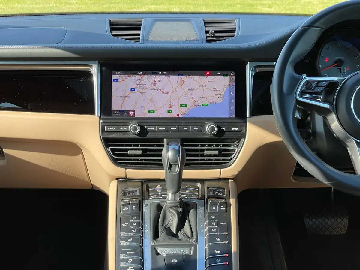 2021-porsche-macan-30-s-big-33