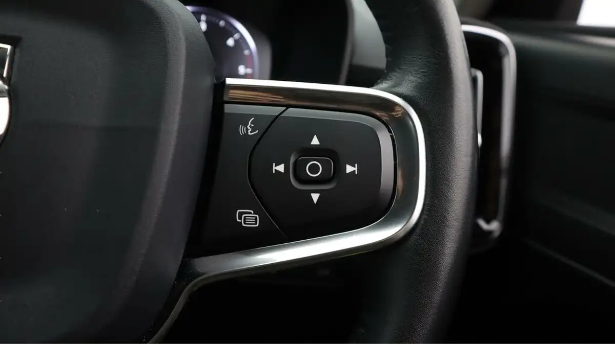 2019-volvo-xc40-20td-d3-inscription-awd-geartronic-big-24