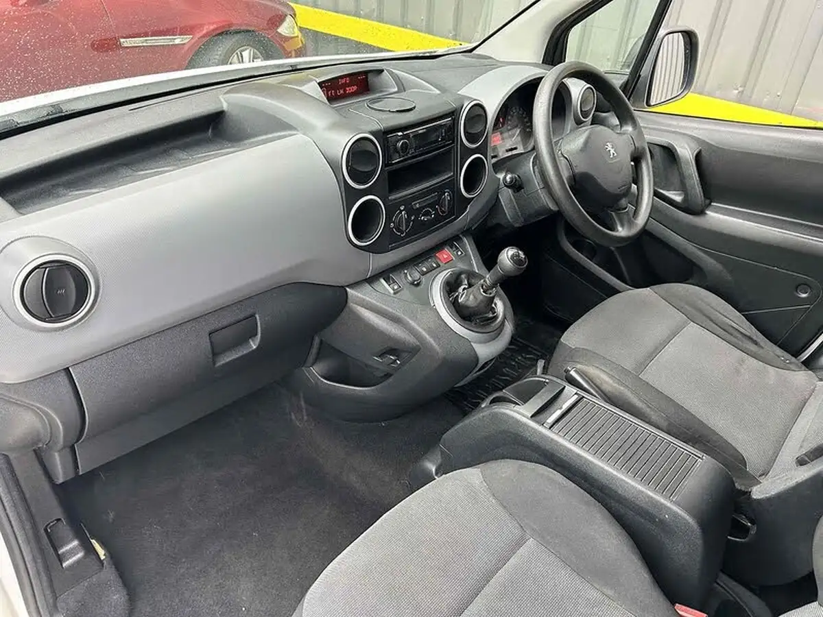 2017-peugeot-partner-16td-s-l1-stop-start-850-panel-big-12