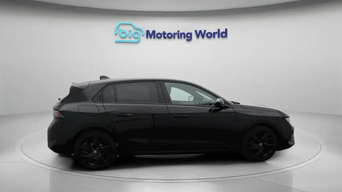 2023-vauxhall-astra-12-turbo-gs-hatchback-auto-big-8