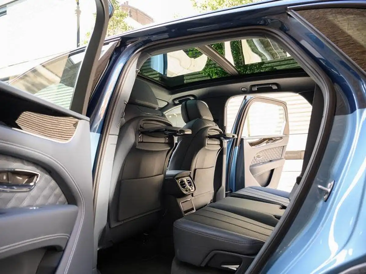 2021-bentley-bentayga-40-v8-big-27
