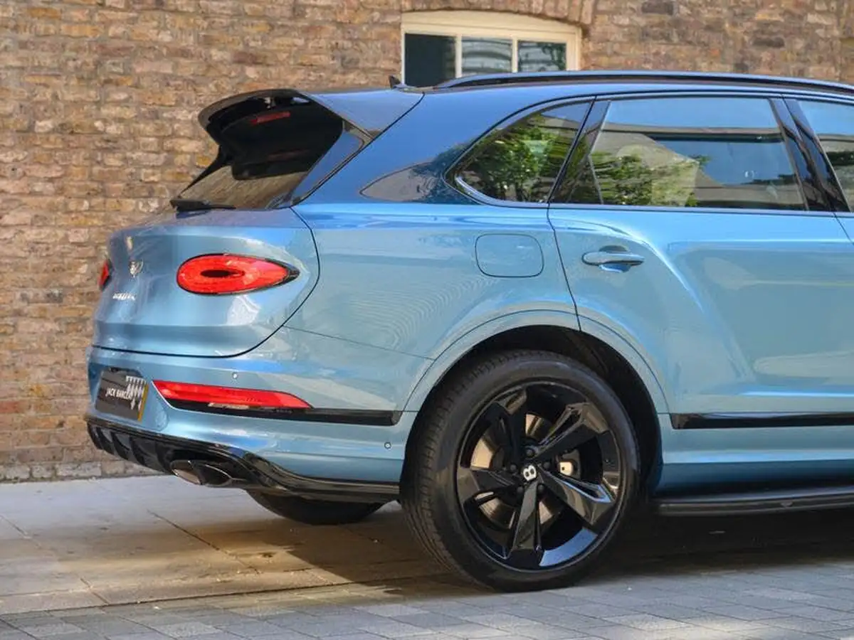 2021-bentley-bentayga-40-v8-big-51