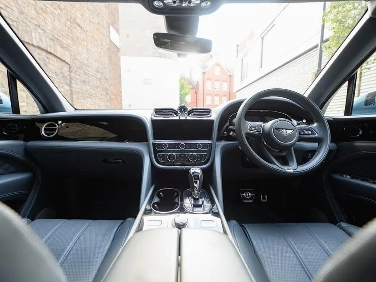 2021-bentley-bentayga-40-v8-big-3