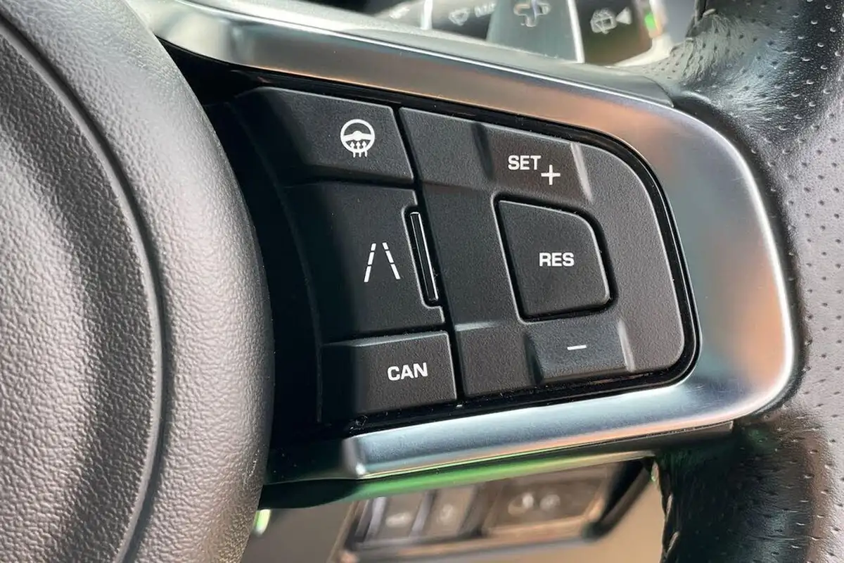 2019-jaguar-f-pace-50-v8-sc-svr-big-38