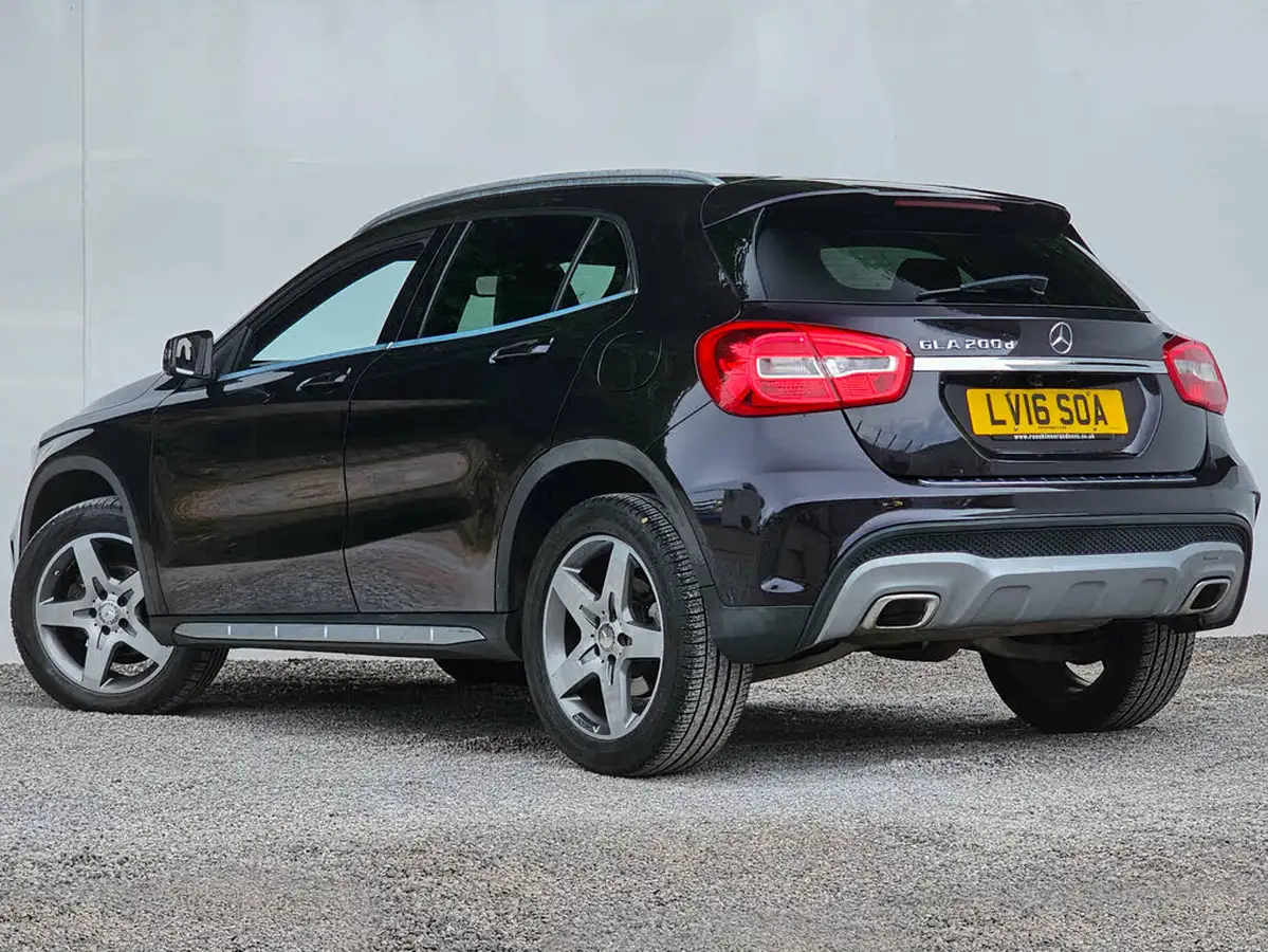 2016-mercedes-benz-gla-class-21d-gla-200d-amg-line-ss-big-1