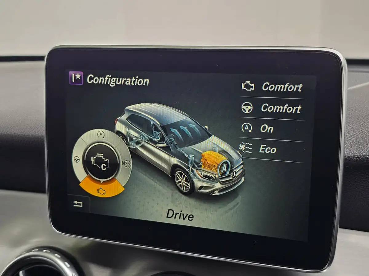 2016-mercedes-benz-gla-class-21d-gla-200d-amg-line-ss-big-25