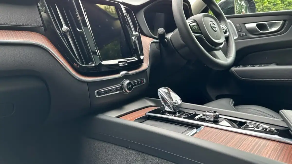 2024-volvo-xc60-20-b5-ultimate-big-39