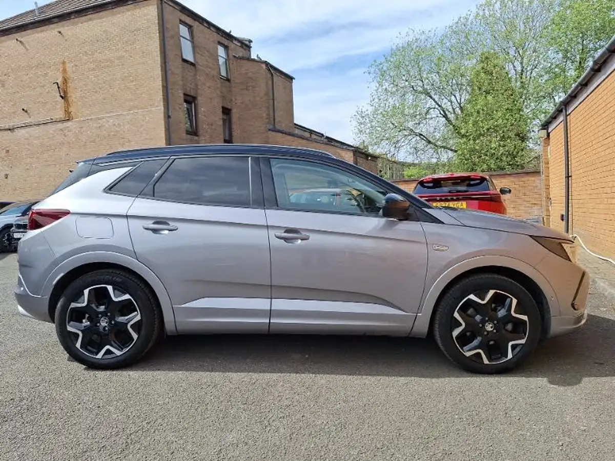 2023-vauxhall-grandland-big-3