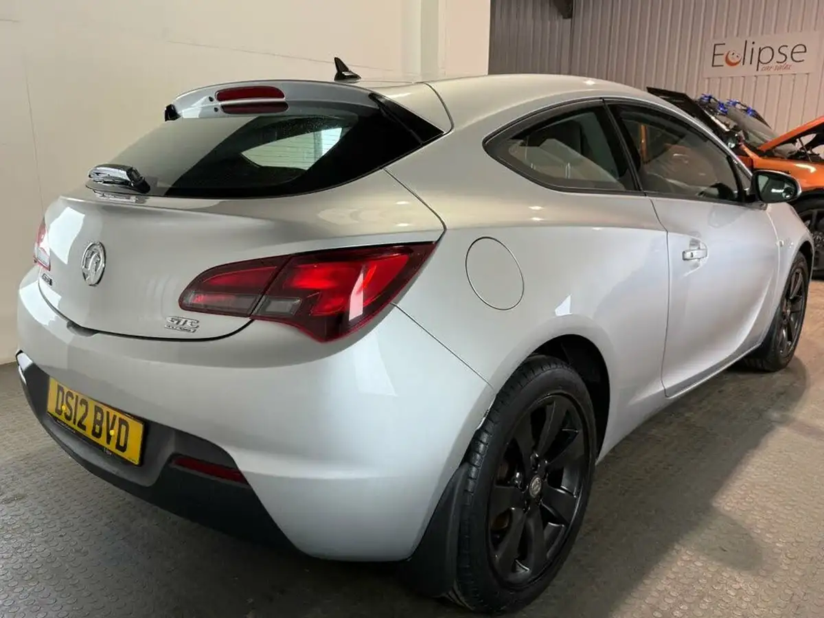 2012-vauxhall-astra-gtc-14-sport-140ps-ss-big-6