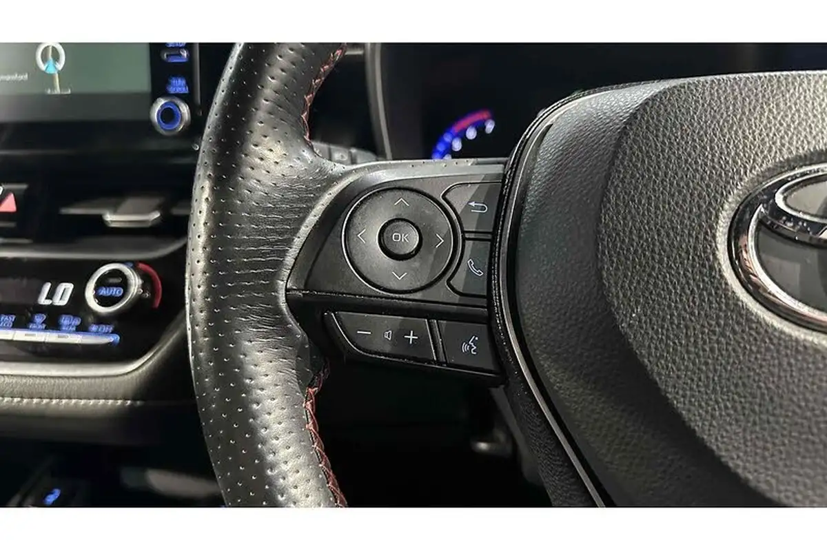 2020-toyota-corolla-18-vvt-i-gr-sport-17in-alloy-wheelstrk-touring-sports-big-32