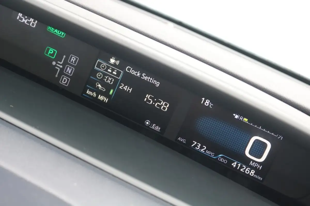 2018-toyota-prius-18-vvt-i-active-ss-big-33