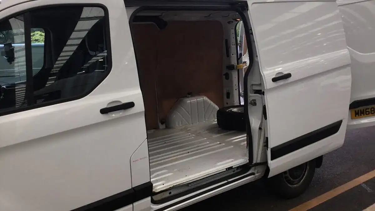 2018-ford-transit-custom-20tdci-300-l1h1-105pseu6-panel-van-big-5