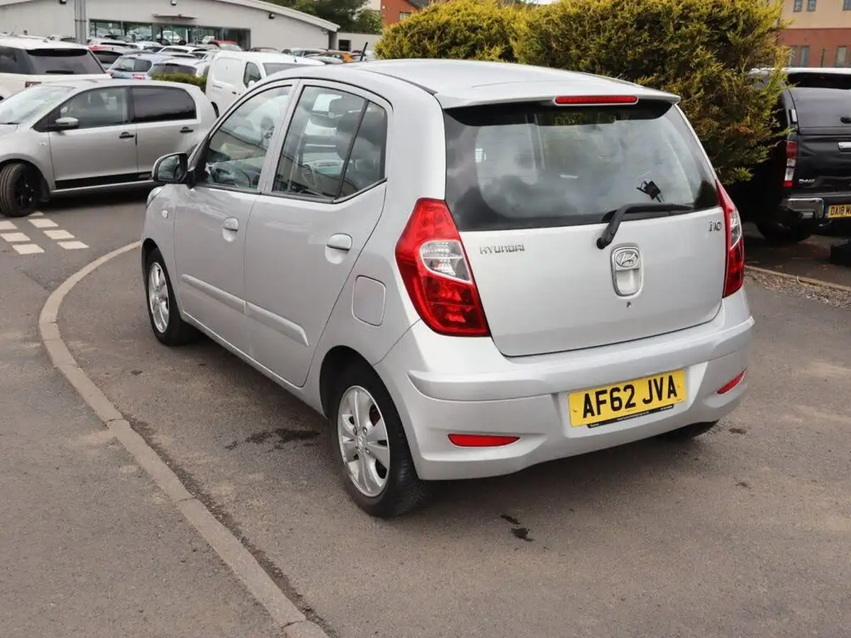 2012-hyundai-i10-12-style-85bhp-big-4