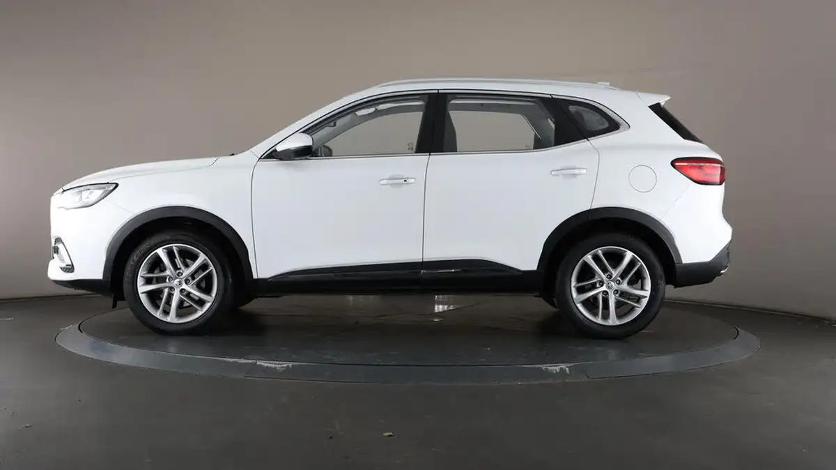 2021-mg-hs-15t-gdi-exclusive-162ps-big-37
