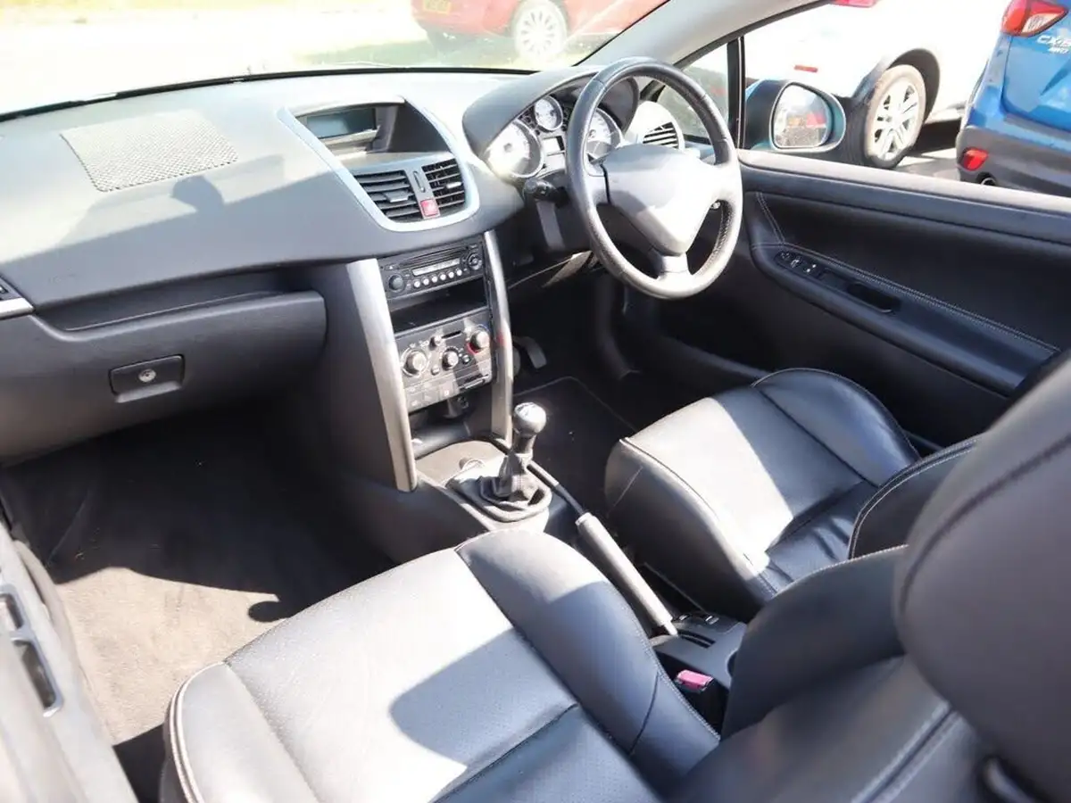 2011-peugeot-207-cc-16-sport-vti-big-2