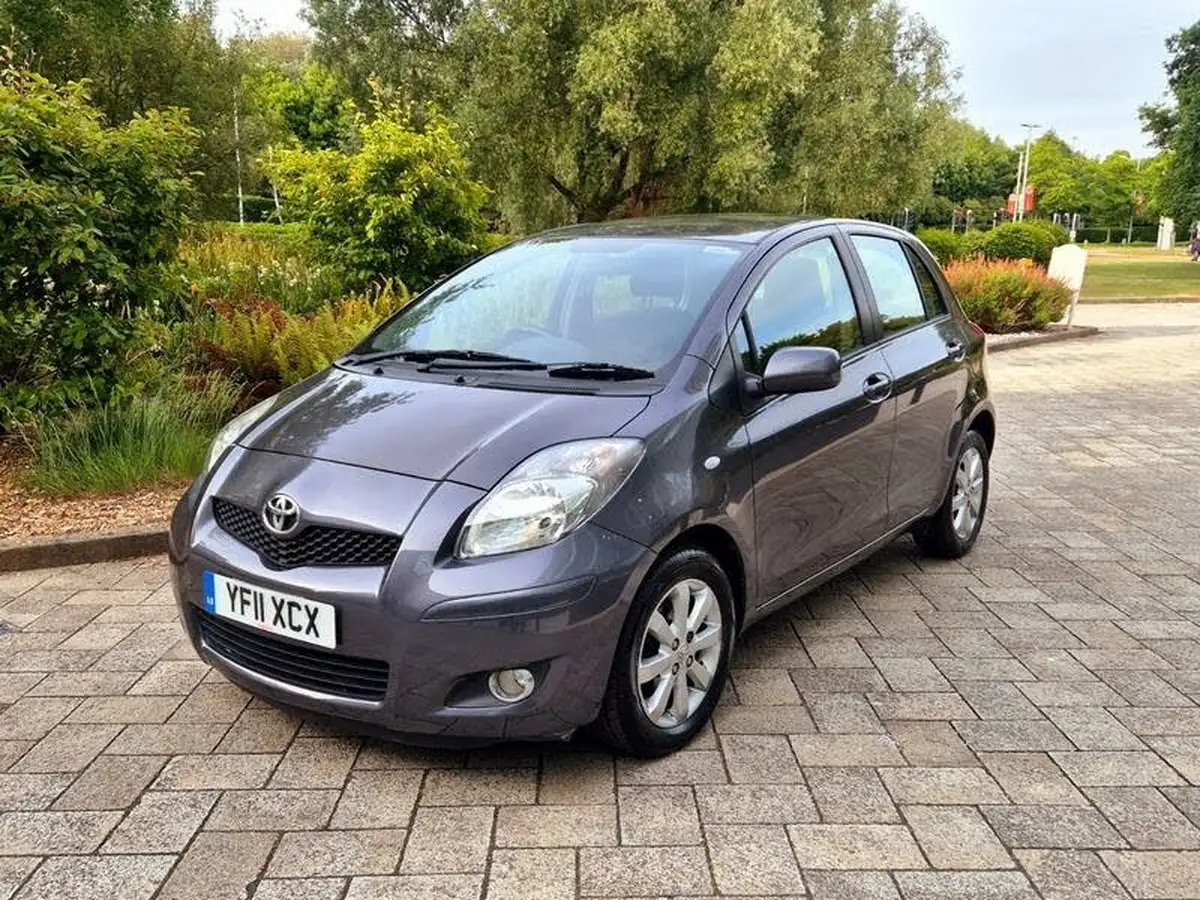 2011-toyota-yaris-133-t-spirit-vvt-i-101bhp-5d-big-7