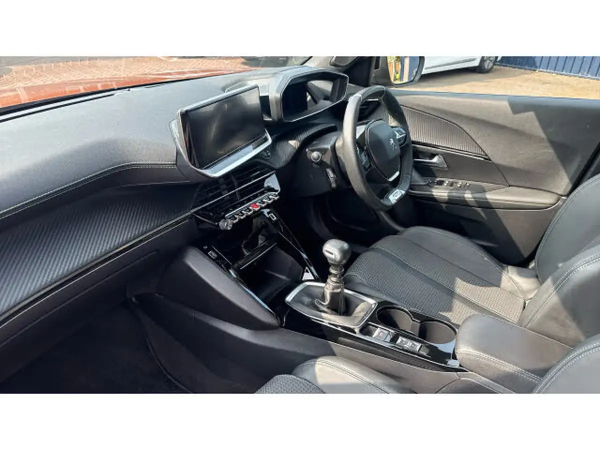 2022-peugeot-2008-suv-12-puretech-gt-big-8