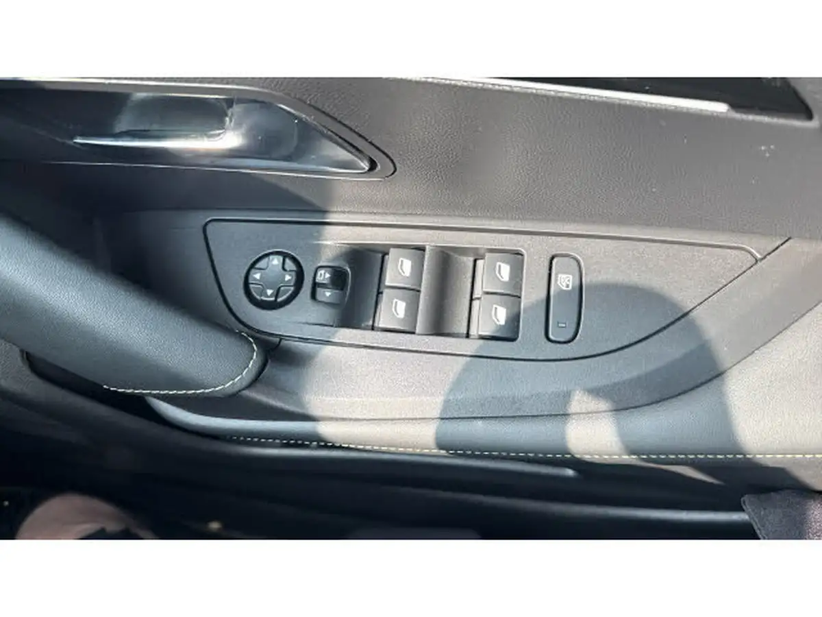 2022-peugeot-2008-suv-12-puretech-gt-big-32