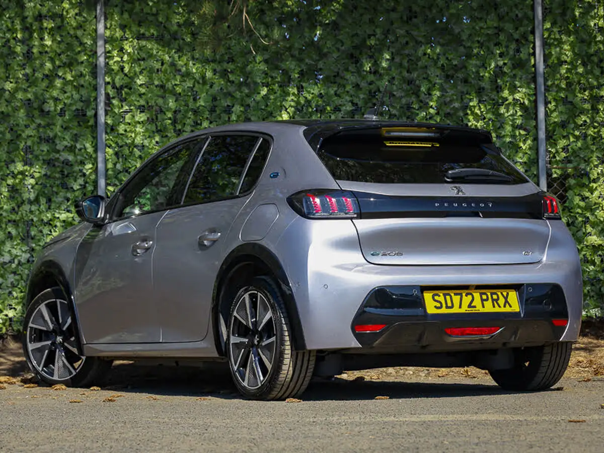 2022-peugeot-208-e-gt-premium-big-1