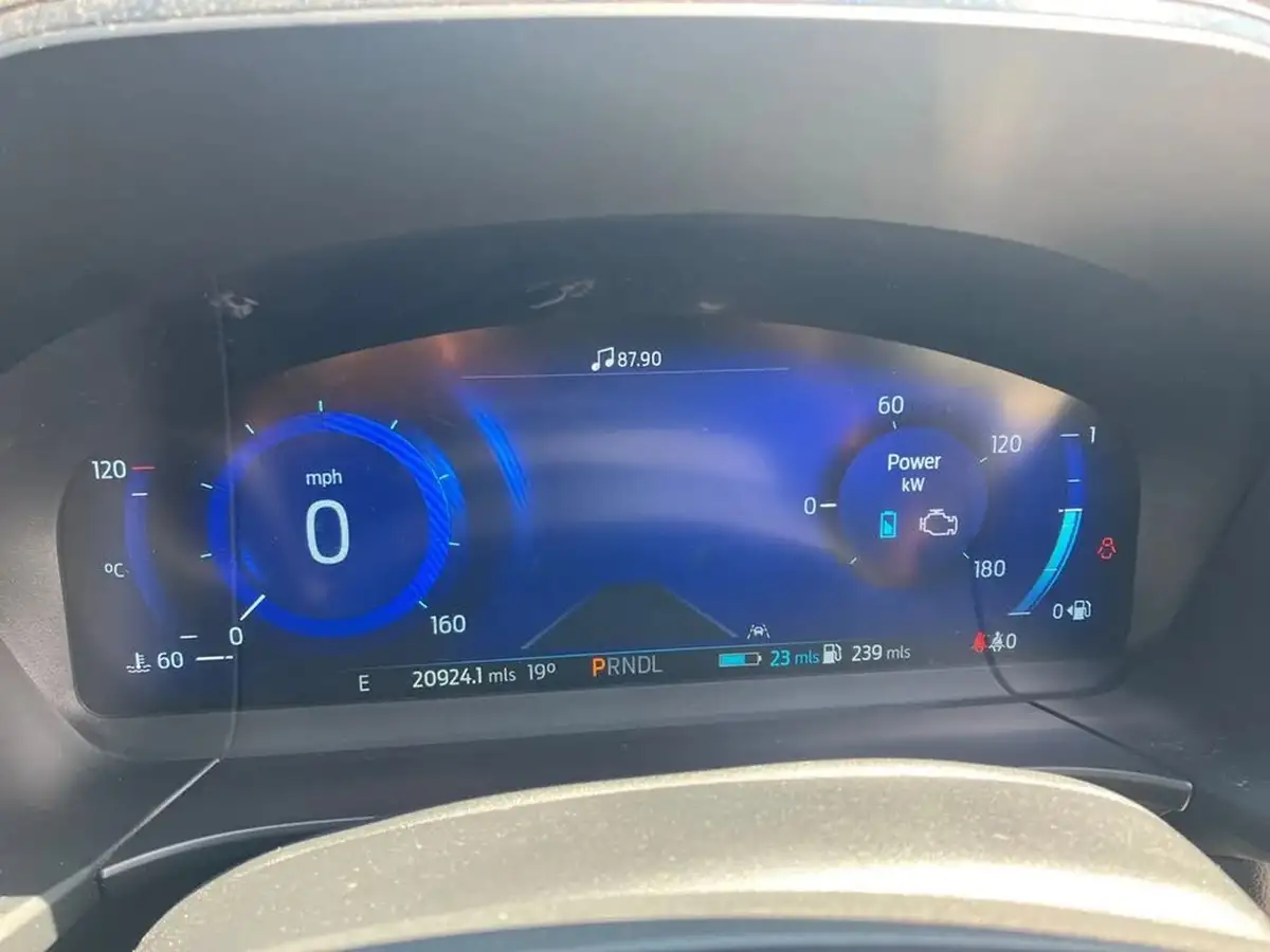 2022-ford-kuga-big-15