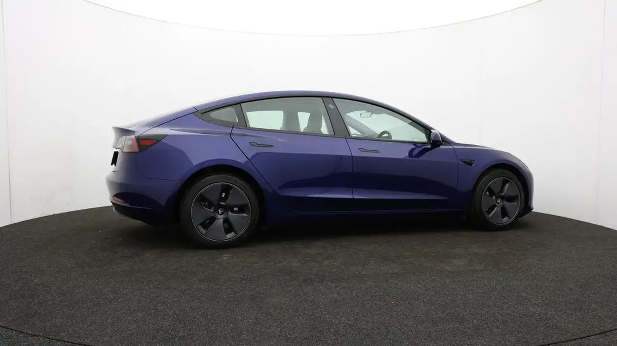 2022-tesla-model-3-e-rwd-big-38