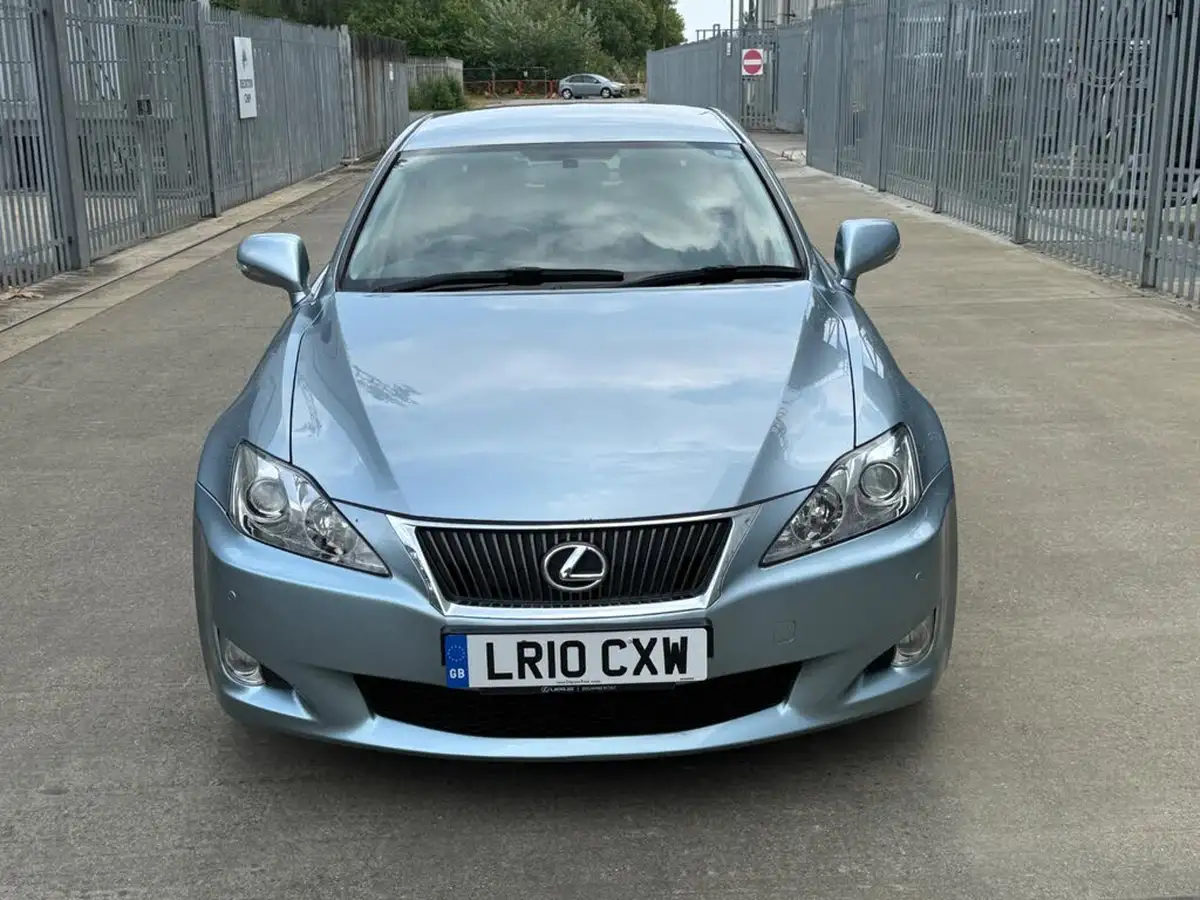 2010-lexus-is-250-25-se-i-dab-saloon-4d-auto-big-3