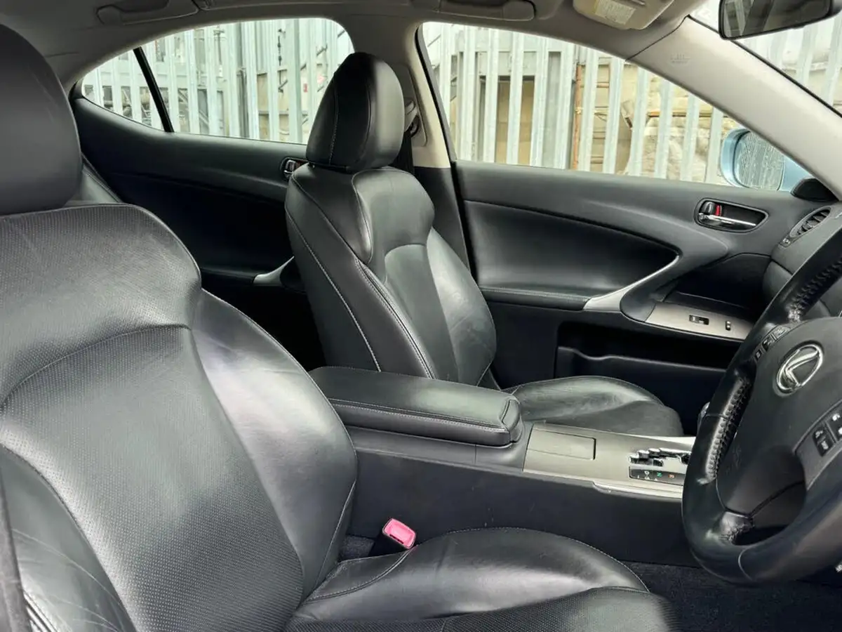 2010-lexus-is-250-25-se-i-dab-saloon-4d-auto-big-27