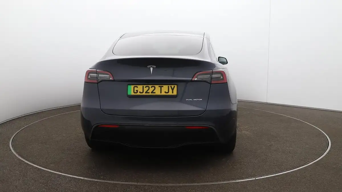 2022-tesla-model-y-e-long-range-big-59