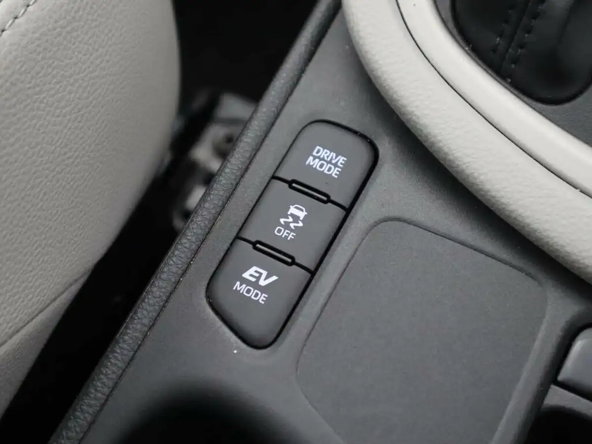 2022-toyota-yaris-15-vvt-i-excel-big-28