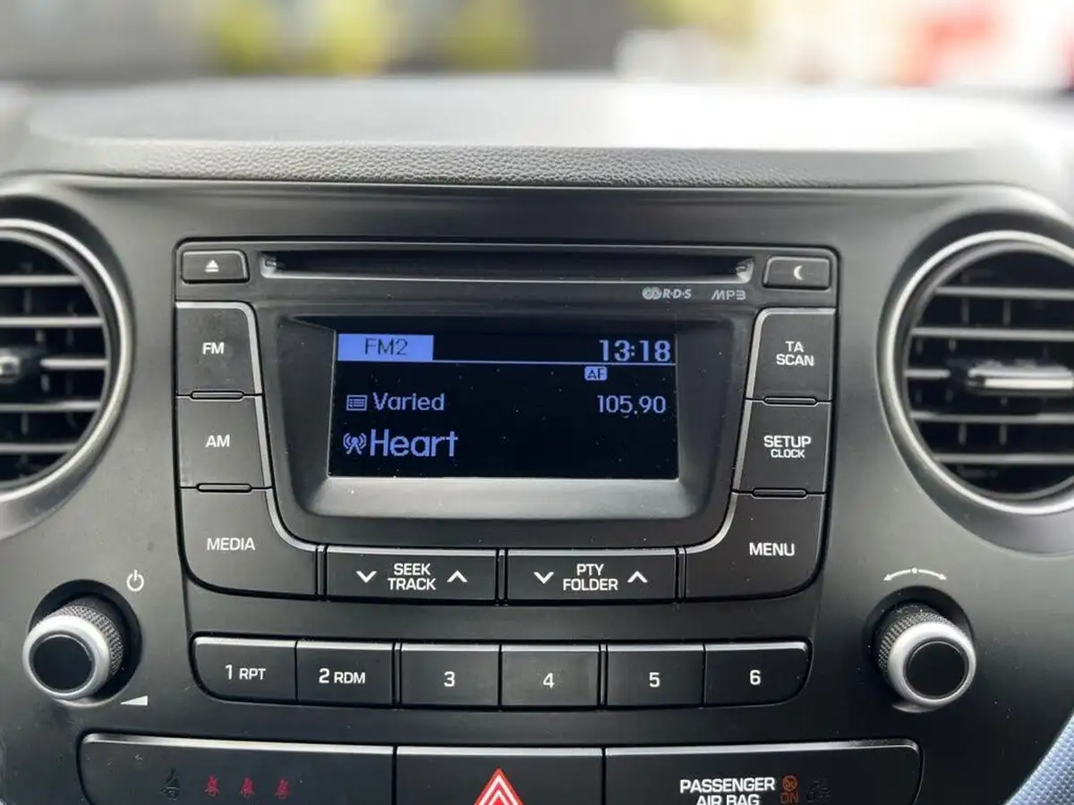 2014-hyundai-i10-12-se-auto-big-10