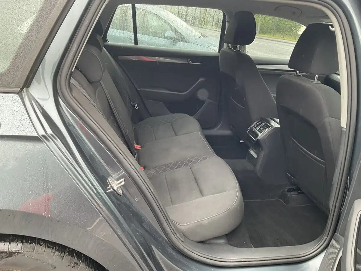 2018-skoda-superb-16tdi-s-ss-estate-big-10