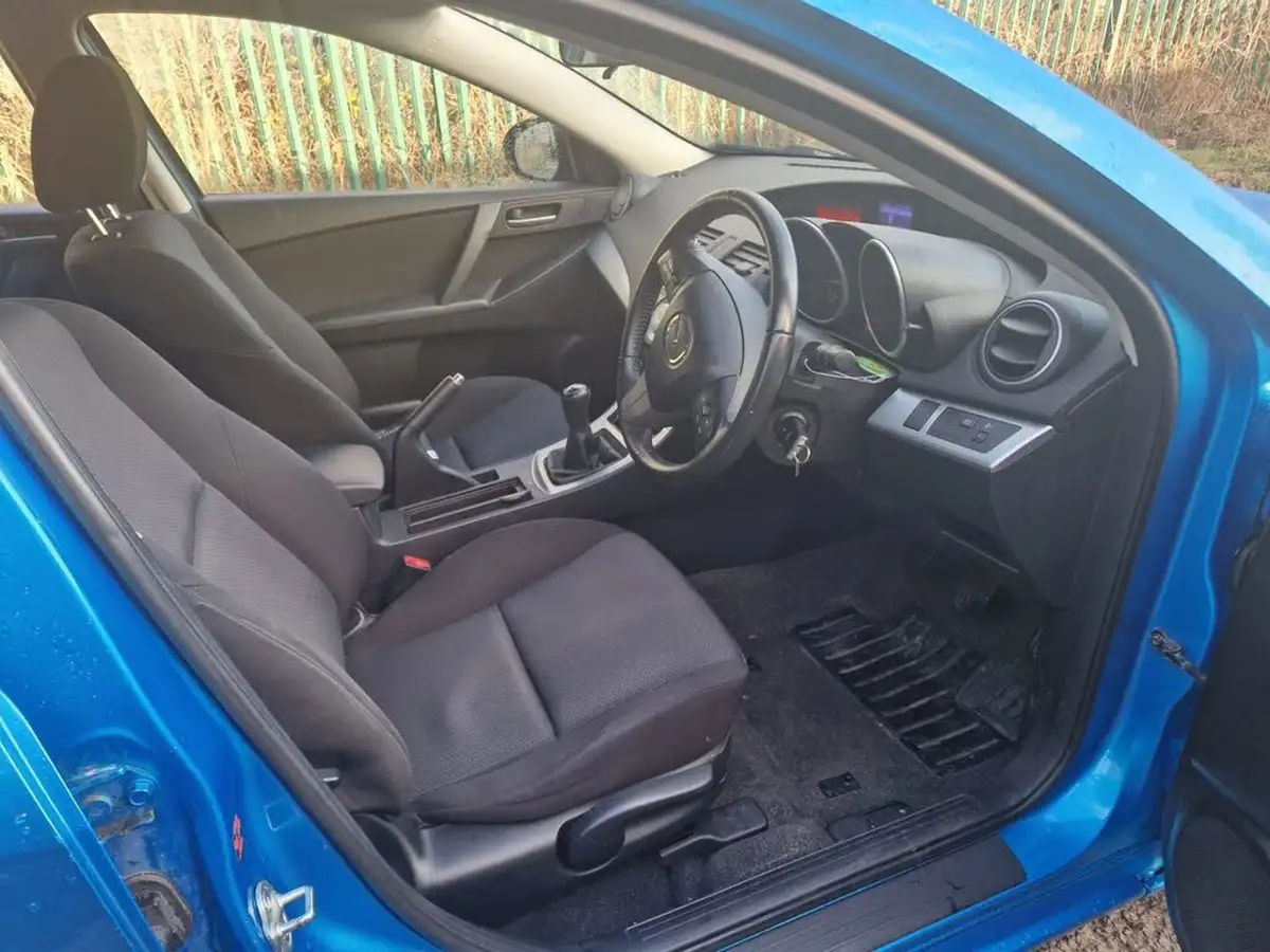 2011-mazda-mazda3-16-ts-hatchback-5d-big-4