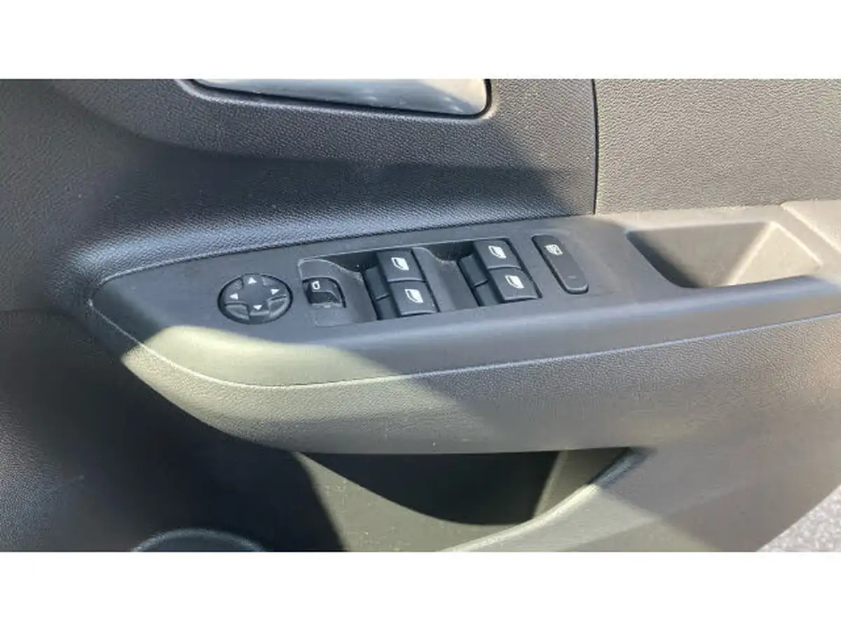 2023-vauxhall-corsa-12-turbo-gs-100ps-big-24